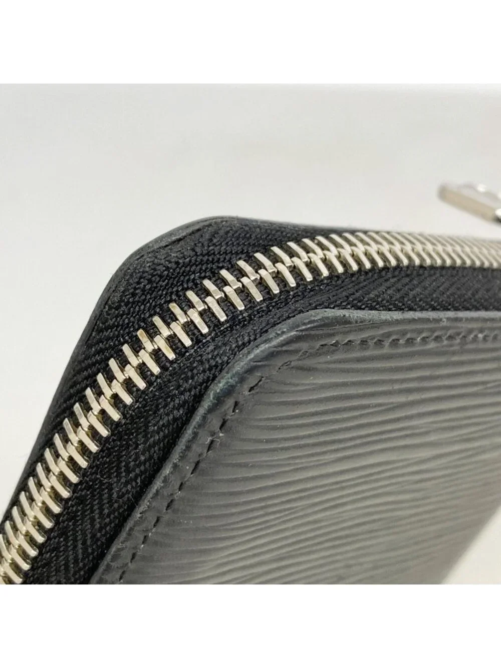 Louis Vuitton Wallet Epi Zippy Vertical Noir